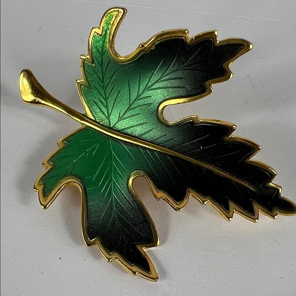 Vintage Green and Gold Leaf Brooch Unmarked 2.25" - Picture 3 of 4